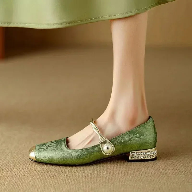 Sarah – Classic Slingback Shoes with an Elegant Touch