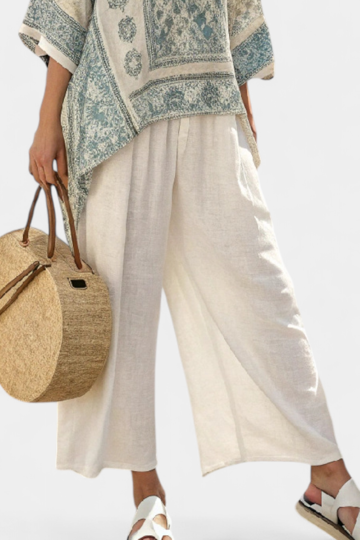 Fleur – Comfortable blouse with print & wide white trousers