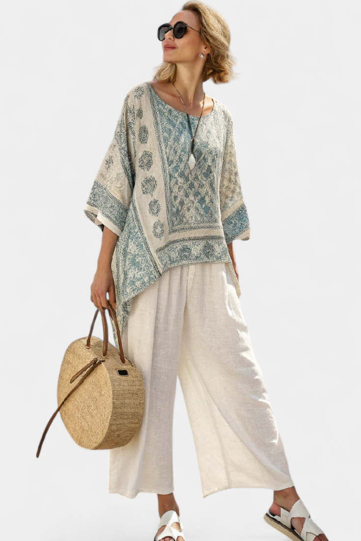 Fleur – Comfortable blouse with print & wide white trousers