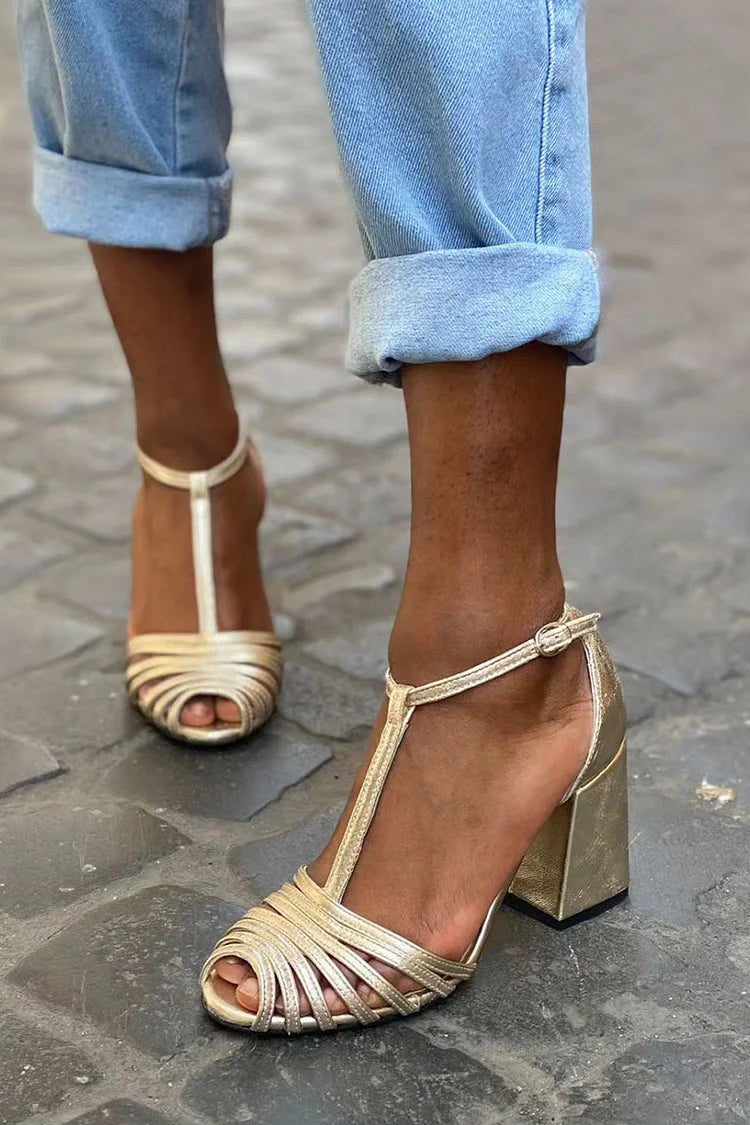 Elegante Sandalen mit T-Steg