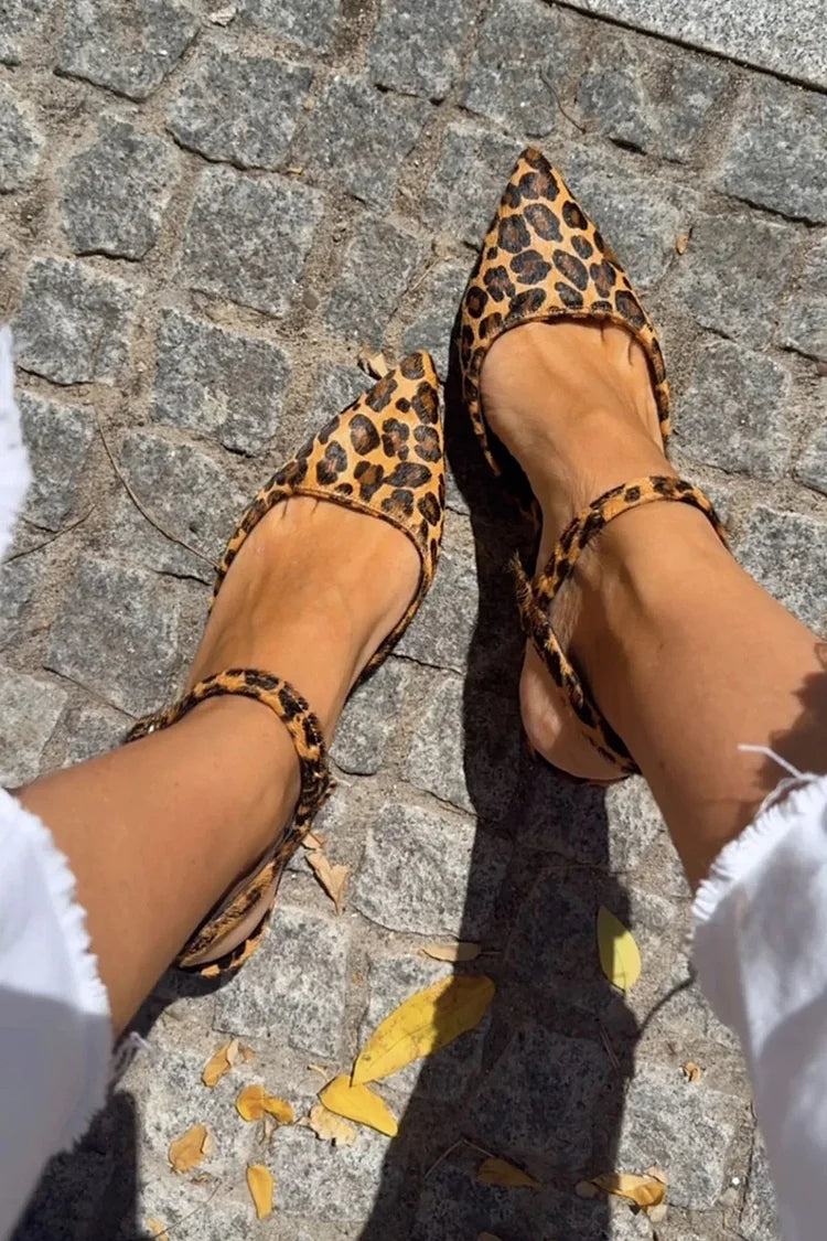 Elegant sandals with metal straps