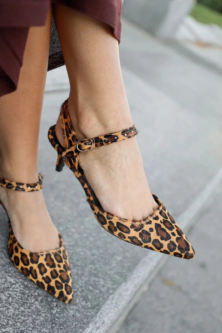 Elegant sandals with metal straps