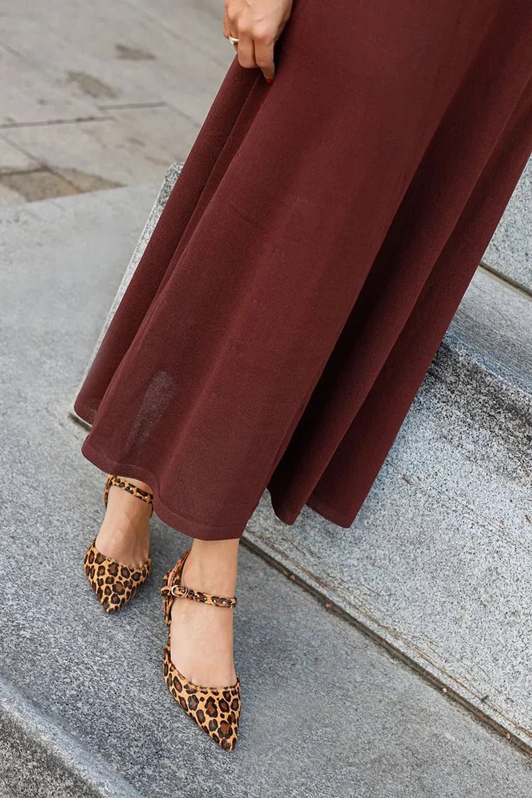 Elegant sandals with metal straps