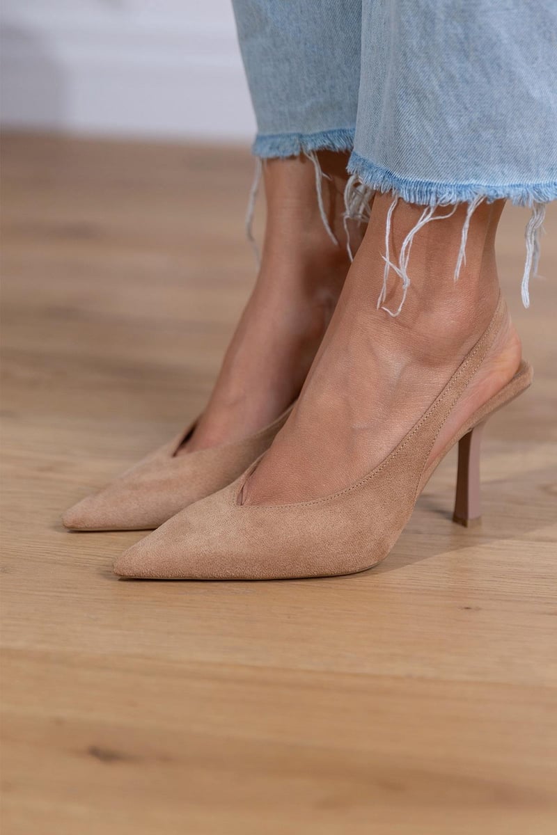 Pointed strap pumps